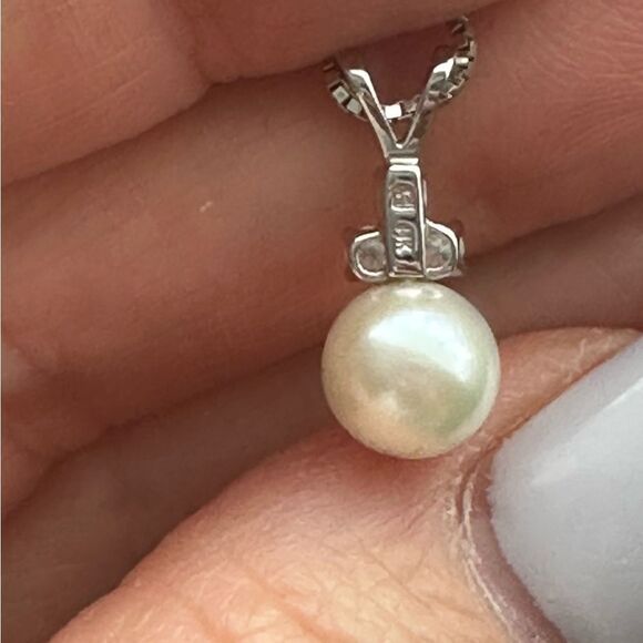 Akoya Cultured 8-8.5mm Pearl & 0.13 ctw Diamond 14kt White Gold Pendant - Picture 4 of 5